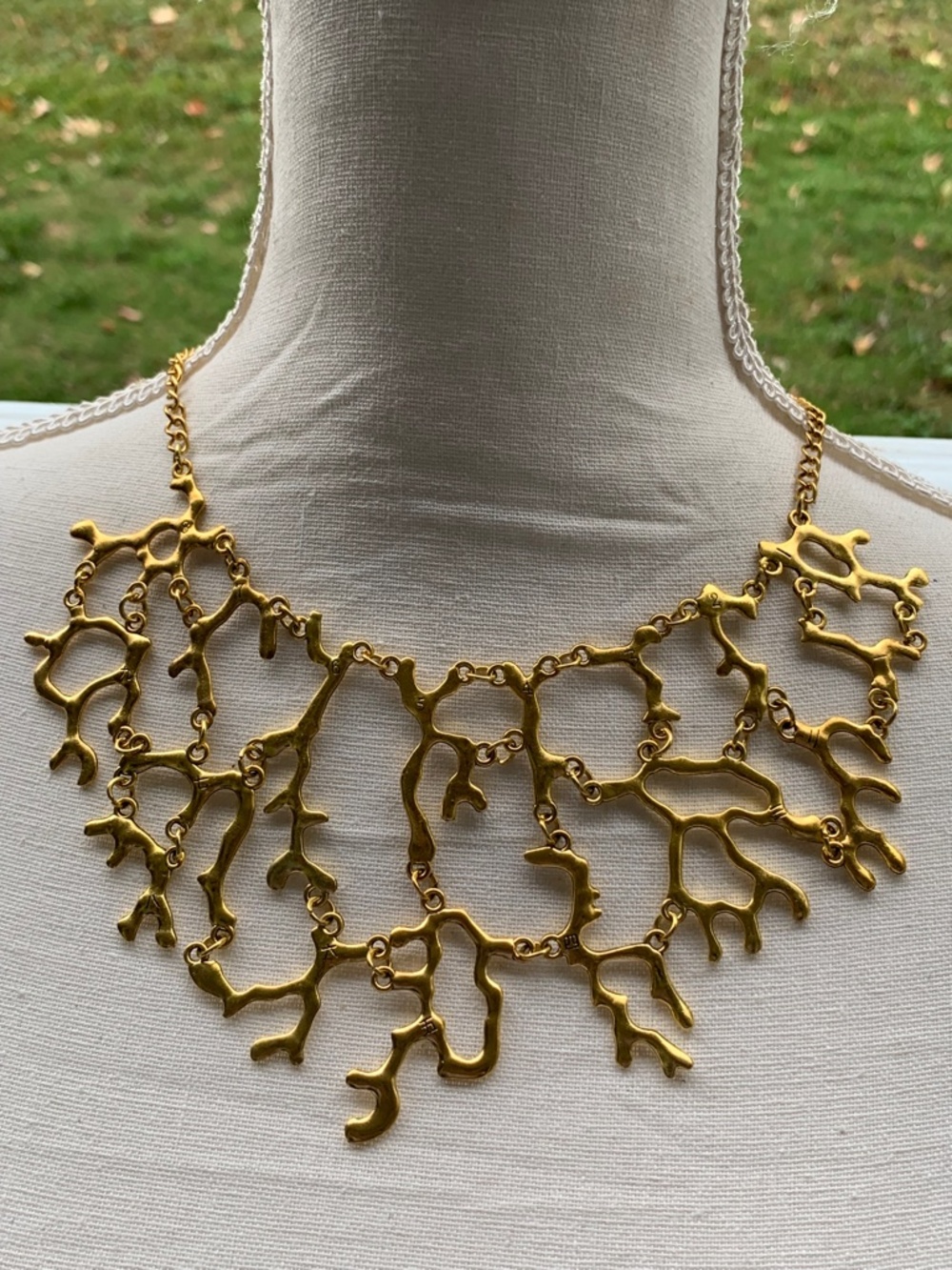 Trendy Chunky Necklace Statement Jewelry Designer Inspired Bold Fashion Piece - Picture 6 of 8